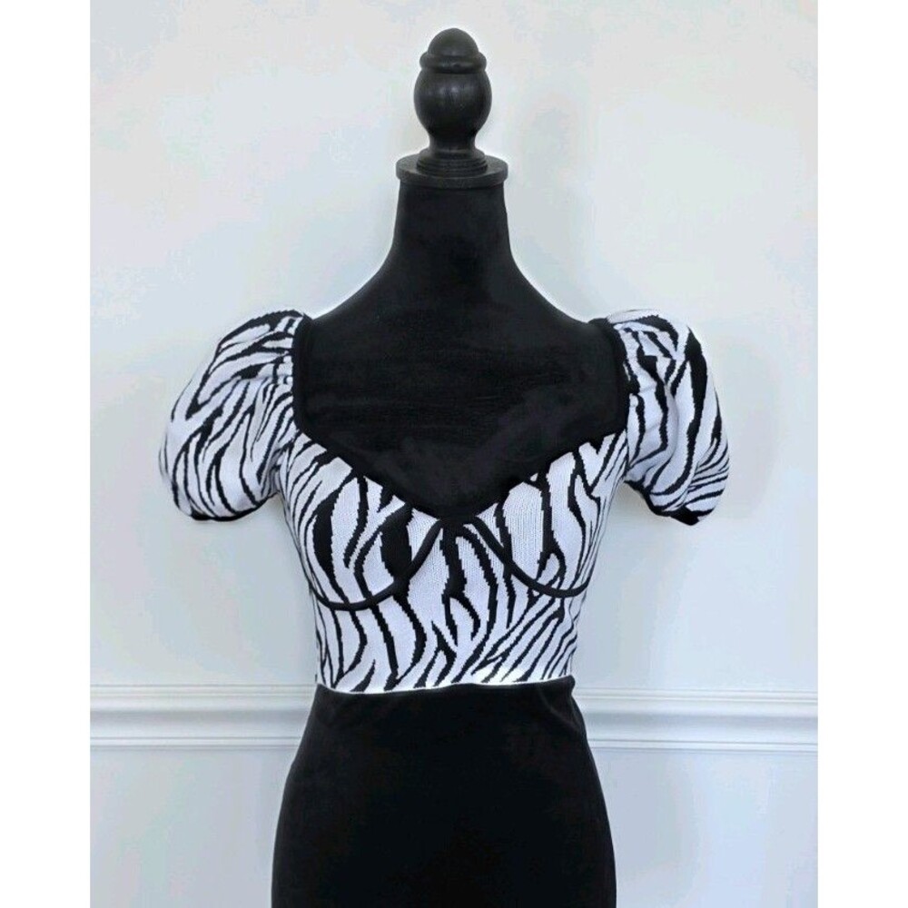 Fashion Nova Zebra Print Knit Crop Top Women's M Puff Sleeve Sweetheart Neck